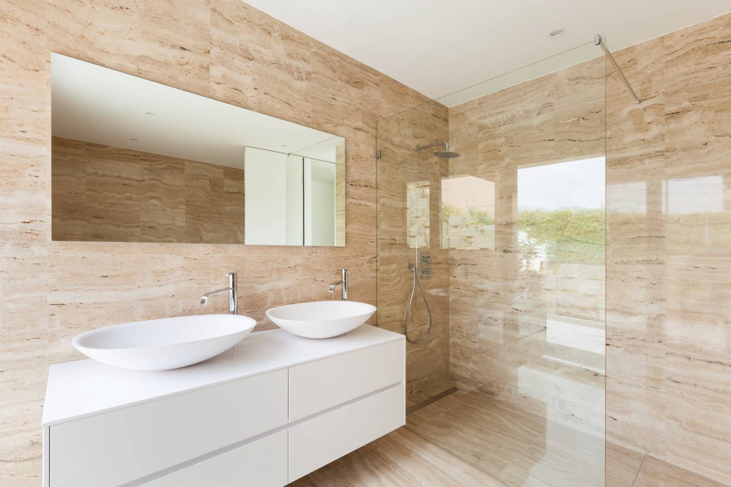 Salle de bain clé en main : Quels matériaux choisir pour une douche à l’italienne facile d’entretien ? Bethoncourt